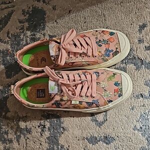 Cariuma Vincent Van Gogh Floral Sneakers